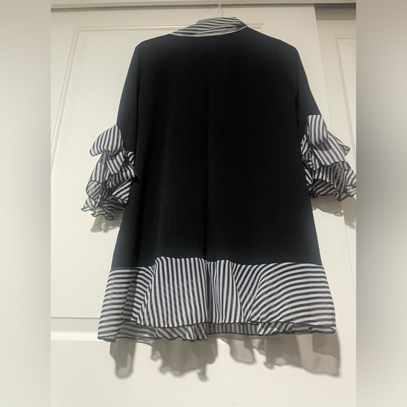 🖤🤍Black and White Zadie B’s Neck Tie, Bell Sleeve Tunic🖤🤍 - Picture 7 of 10